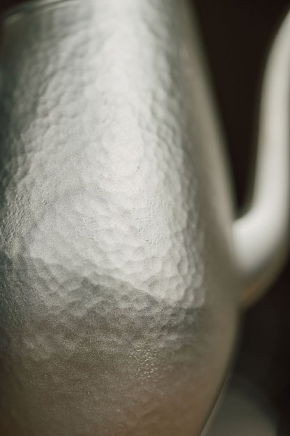 [蔓生敘古x Chingshui Tang] "Magnolia" Silver Teapot – 200ml Hand-Hammered 9999 Fine Silver with Sandalwood Handle and Carved Bone Magnolia Lid Knob