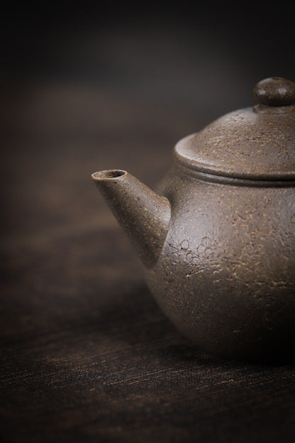 [Chingshui Tang 青水堂] Handmade Yixing Zisha Sandy Purple Clay Teapot – 130ml Handmade Original Ore Qing Jiangpo Clay Bala Shui Ping Teapot, Small Gongfu Purple Clay Teaware with Built-in Filter