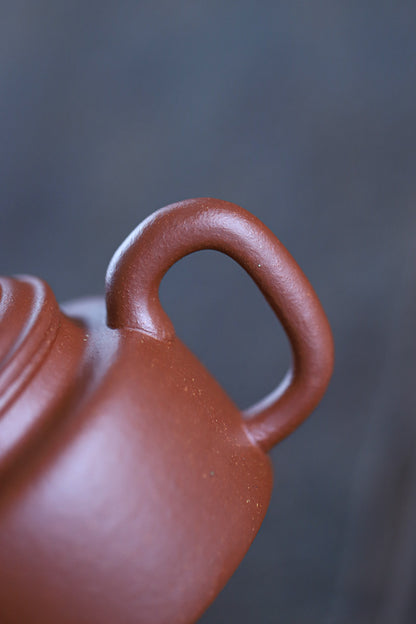 [Chingshui Tang 青水堂] Handmade Yixing Original Ore Sandy Purple Clay "Dezhong" Teapot – 150ml Zen-Inspired Home Brewing Teapot with Built-in Filter