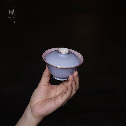 [賦山敘 x Gohobi] “Cloud Mountain & Peach” Gaiwan – Hand-Painted Pastel Ceramic Tea Bowl with Double-Wall Heat-Resistant Design