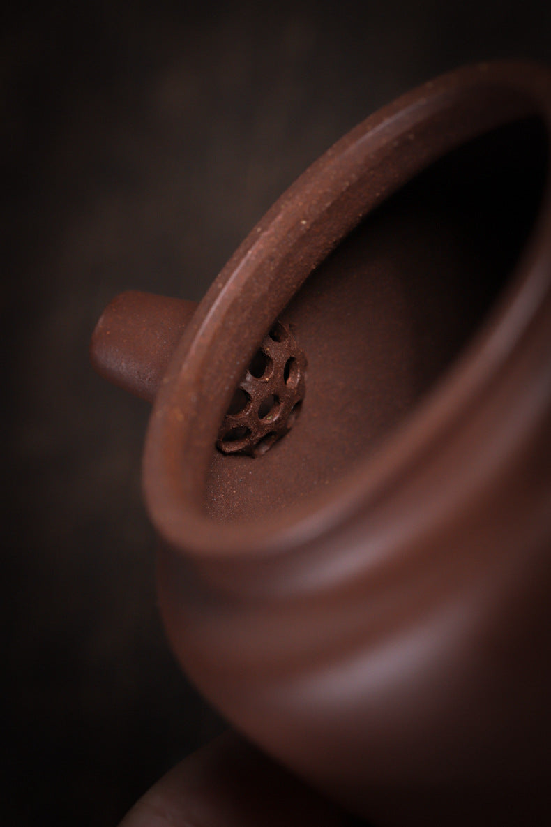 [Chingshui Tang 青水堂] Handmade Yixing Purple Zisha Clay Dezhong Teapot 150ml – Original Ore Teapot with Built-In Filter for Gongfu Tea and Home Brewing