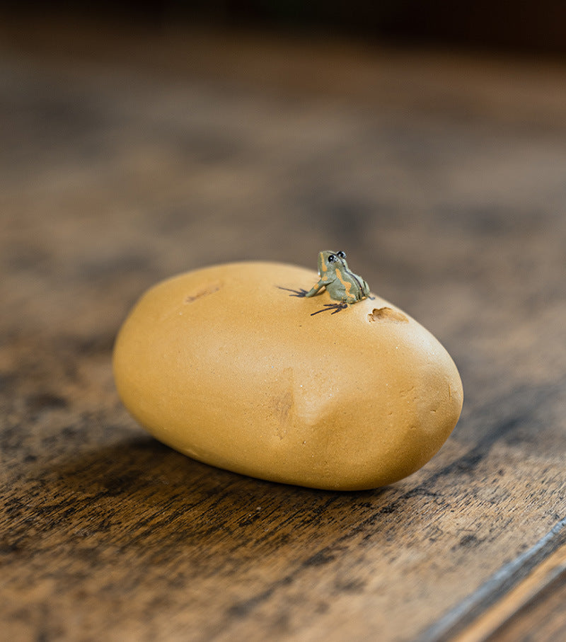 Gohobi Yixing Purple Clay Water-Spraying Stone Frog Tea Pet – Handmade Lotus Pod Ornament
