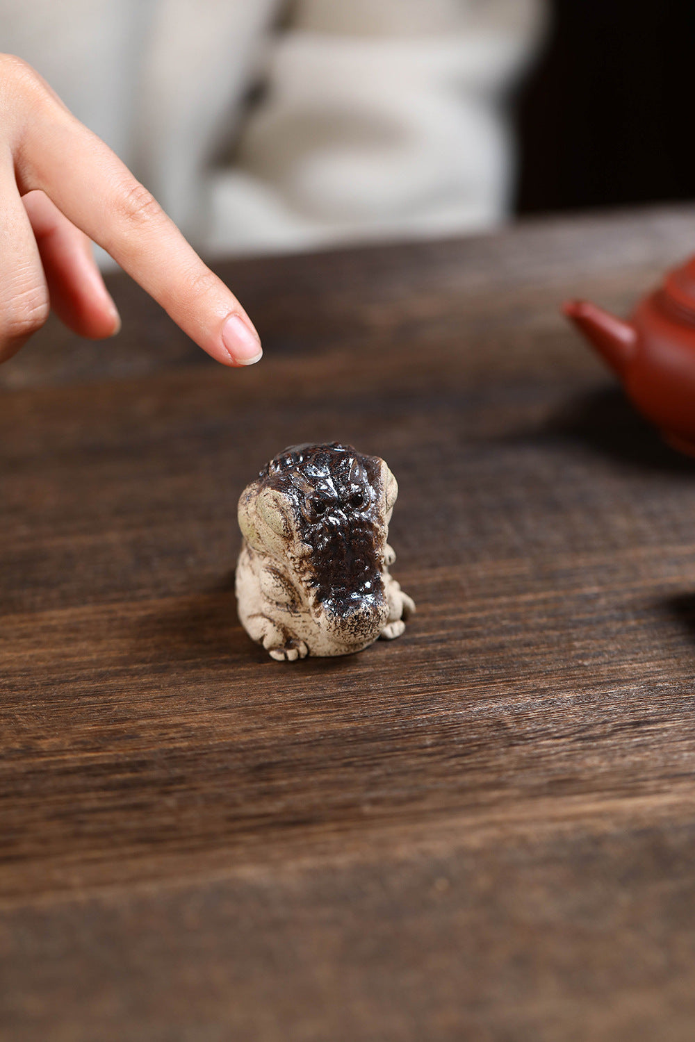 Gohobi Yixing Purple Clay Crocodile Tea Pet – Handmade Wealth Guardian Tea Table Ornament