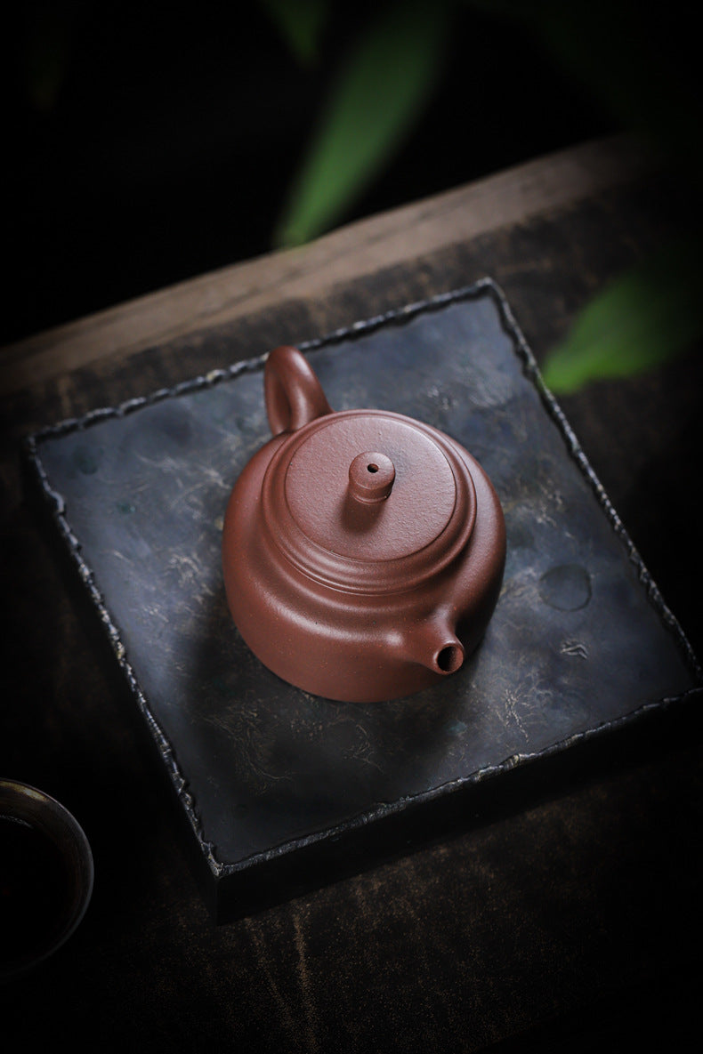 [Chingshui Tang 青水堂] Handmade Yixing Purple Zisha Clay Dezhong Teapot 150ml – Original Ore Teapot with Built-In Filter for Gongfu Tea and Home Brewing