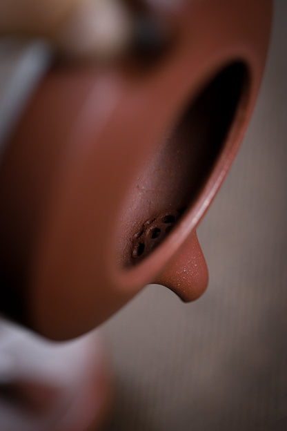 [Chingshui Tang 青水堂] Handmade Yixing Zisha Sandy Purple Clay Teapot – 90ml Handmade Original Ore Jiangpo Clay Bowl-Shaped Thin Body Teapot with Built-in Filter, Small Gongfu Teaware