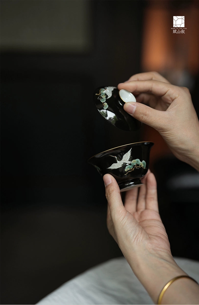 [賦山敘 x Gohobi] "Dai Mo Pine & Crane" Hand-Painted Pastel Gaiwan – Heat-Resistant Ceramic Gongfu Tea Bowl