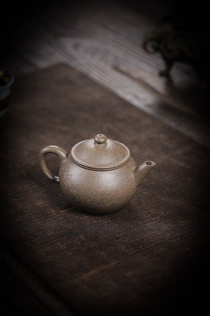 [Chingshui Tang 青水堂] Handmade Yixing Zisha Sandy Purple Clay Teapot – 130ml Handmade Original Ore Qing Jiangpo Clay Bala Shui Ping Teapot, Small Gongfu Purple Clay Teaware with Built-in Filter
