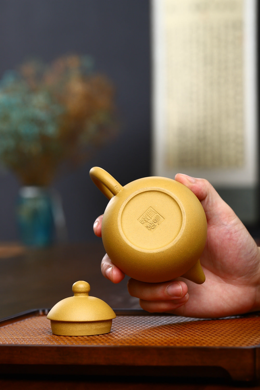 Théière en argile dorée de Yixing Gohobi en forme d'œuf de dragon