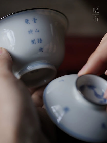 [賦山敘 x Gohobi] “To the Distant Green Hills” Pine & Calligraphy Gaiwan – Hand-Painted Blue and White Ceramic Tea Bowl with Silver Rim & Heat-Resistant Design