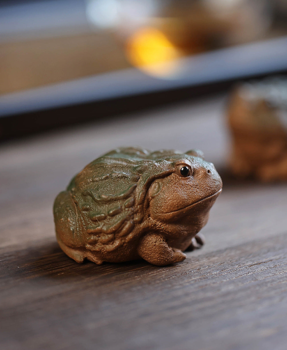 Gohobi Handmade Ceramic YiXing Clay Toad Ornament Tea pet