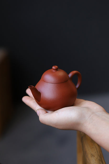 [Chingshui Tang 青水堂] Handmade Yixing Red Zisha Clay Teapot – 130ml Handmade Original Ore Raw Zhuni Pear-Shaped Teapot, Gongfu Tea Brewing Small Yixing Teaware