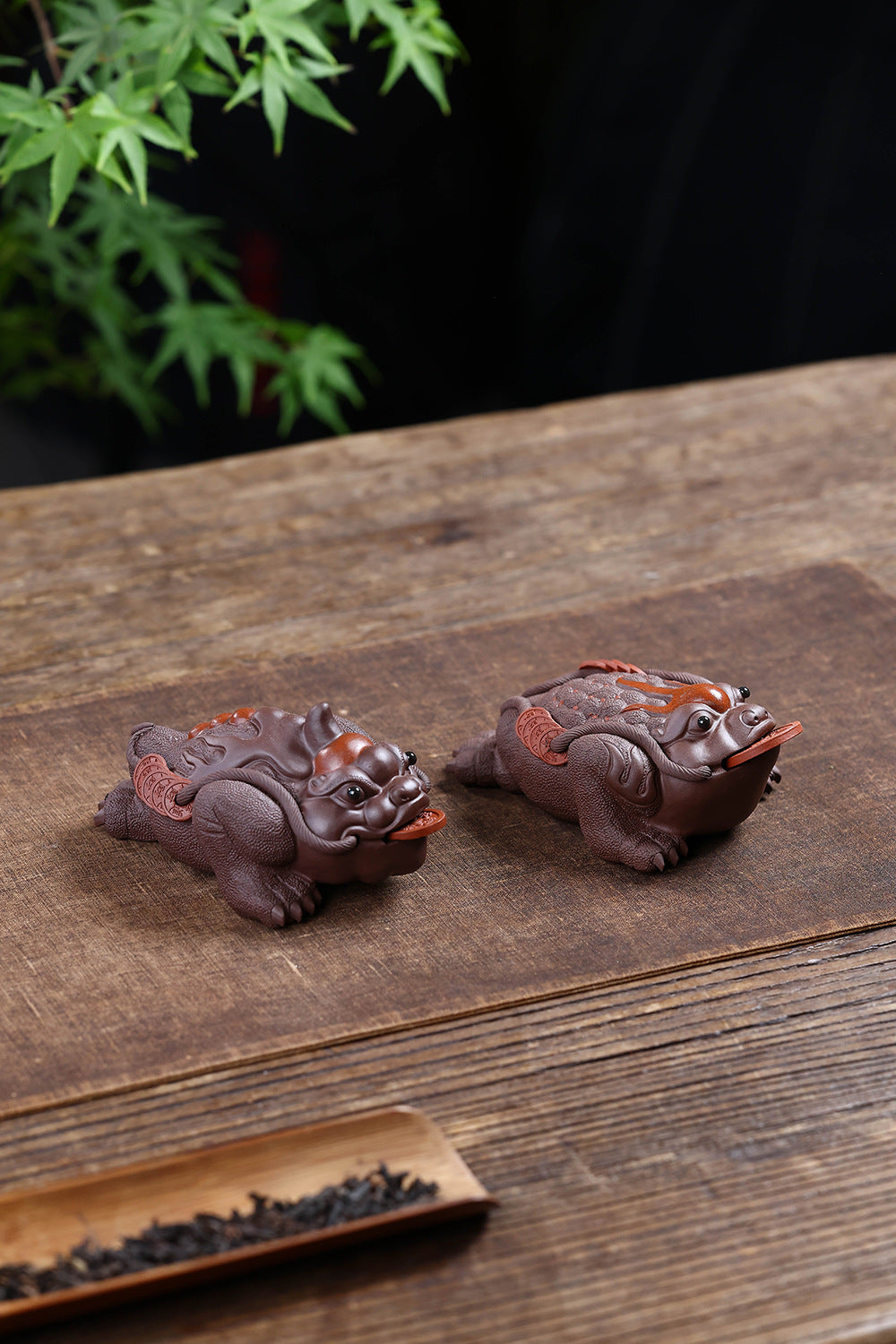 Gohobi Yixing Purple Clay Flame Golden Toad Tea Pet – Handmade Lucky Three-Legged Toad Ornament