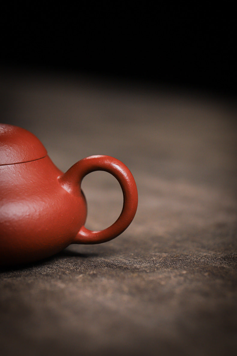 [Chingshui Tang 青水堂] Handmade Yixing Red Zisha Clay Teapot – 120ml Original Ore Zhuni Pear-Shaped Teapot, Handmade Gongfu Tea Teaware for Home Brewing