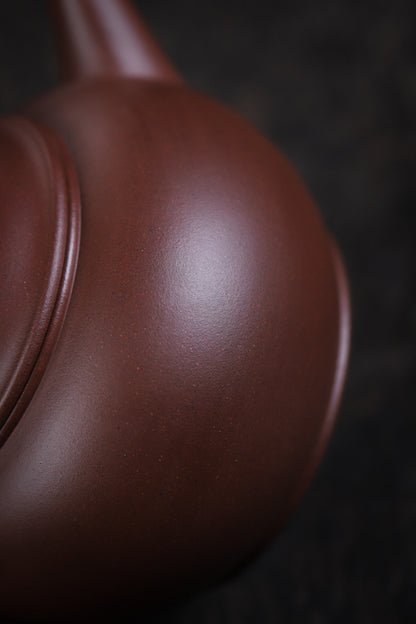 [Chingshui Tang 青水堂] Handmade Yixing Original Ore Purple Zisha Clay Teapot – 260ml Large Shui Ping Teapot with Built-in Filter for Home Brewing