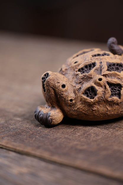 Gohobi Yixing Purple Clay Three-Legged Golden Toad Tea Pet – Handmade Lucky Ornament