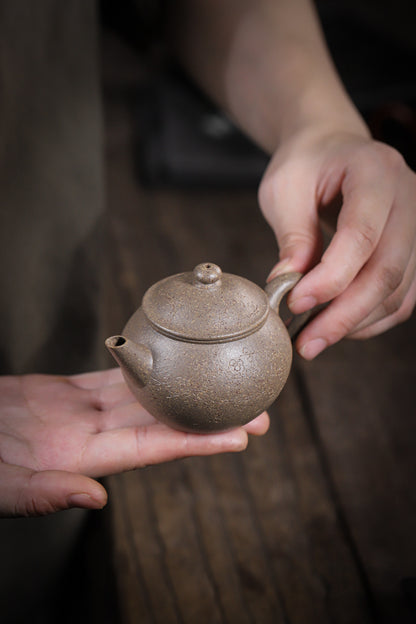 [Chingshui Tang 青水堂] Handmade Yixing Zisha Sandy Purple Clay Teapot – 130ml Handmade Original Ore Qing Jiangpo Clay Bala Shui Ping Teapot, Small Gongfu Purple Clay Teaware with Built-in Filter