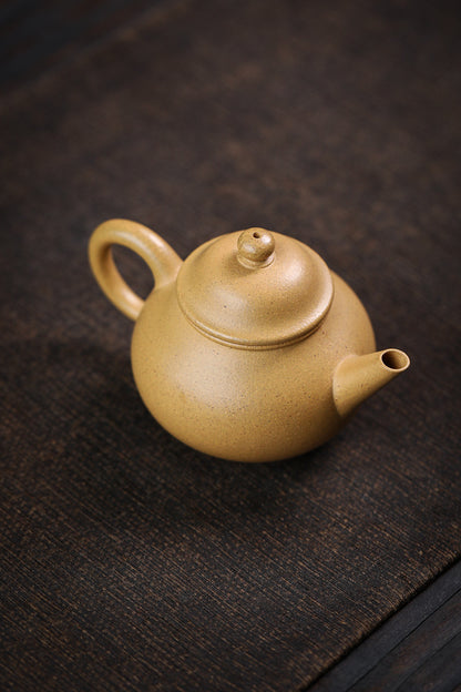 [Chingshui Tang 青水堂] Handmade Yixing Yellow Zisha Clay Teapot 120ml – Original Ore Huangjin Duan Clay Bala Shui Ping Teapot for Gongfu Tea Brewing