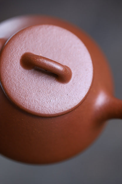 [Chingshui Tang 青水堂] Handmade Yixing Zisha Sandy Purple Clay Teapot – 120ml Handmade Original Ore Jiangpo Clay Shih Piao Style Thin-Walled Teapot, Ideal for Gongfu Tea and Gift Set, Suitable for Da Hong Pao
