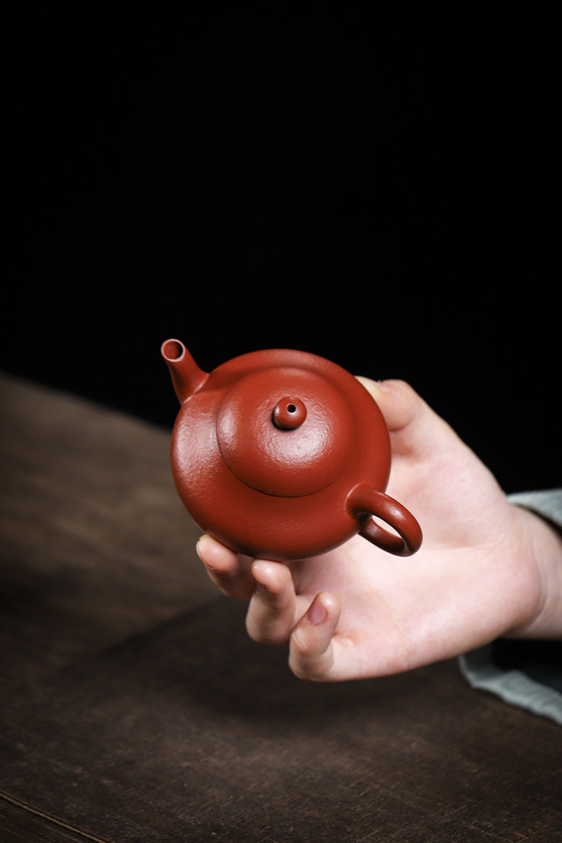 [Chingshui Tang 青水堂] Handmade Yixing Red Zisha Clay Teapot – 120ml Original Ore Zhuni Pear-Shaped Teapot, Handmade Gongfu Tea Teaware for Home Brewing