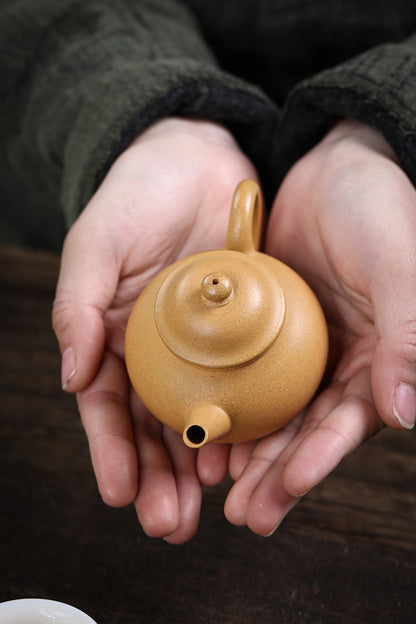 [Chingshui Tang 青水堂] Handmade Yixing Yellow Zisha Clay Teapot 120ml – Original Ore Huangjin Duan Clay Bala Shui Ping Teapot for Gongfu Tea Brewing