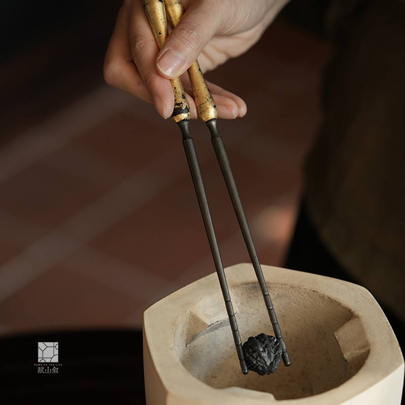 [賦山敘 x Gohobi] Handcrafted Extended Brass Charcoal Tongs – Heat-Resistant with Gilded Design, Tea Stove Accessory