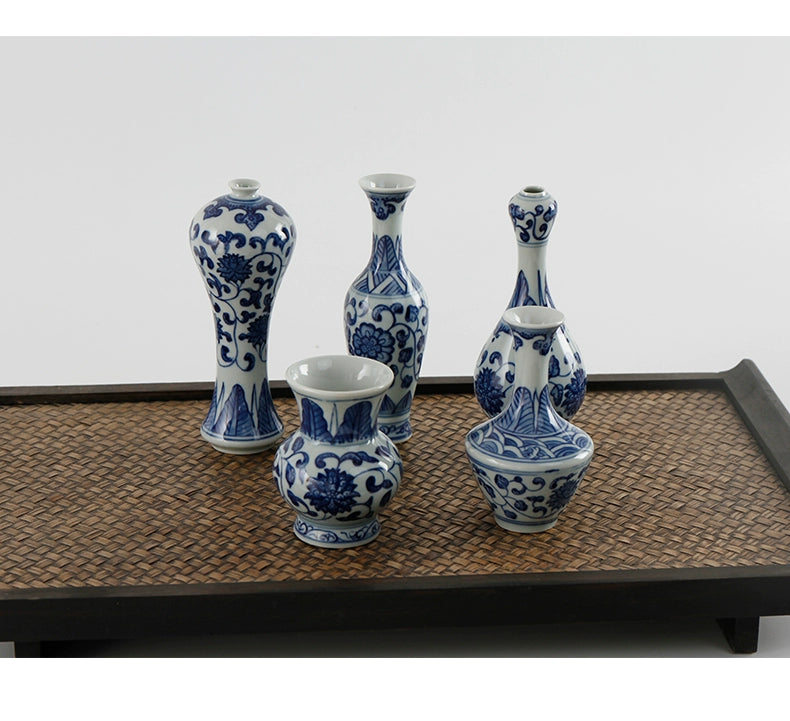 Gohobi Hand-painted Blue and White Porcelain Vase (Classic)