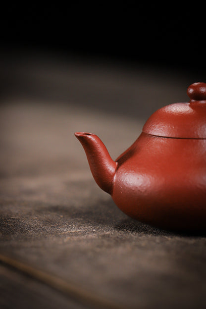 [Chingshui Tang 青水堂] Handmade Yixing Red Zisha Clay Teapot – 120ml Original Ore Zhuni Pear-Shaped Teapot, Handmade Gongfu Tea Teaware for Home Brewing