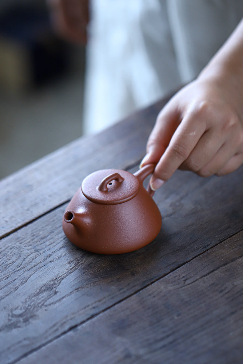 [Chingshui Tang 青水堂] Handmade Yixing Zisha Sandy Purple Clay Teapot – 120ml Handmade Original Ore Jiangpo Clay Shih Piao Style Thin-Walled Teapot, Ideal for Gongfu Tea and Gift Set, Suitable for Da Hong Pao