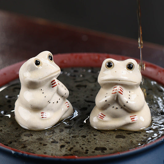 Gohobi Handmade Ceramic YiXing Clay Frog Ornament Tea pet