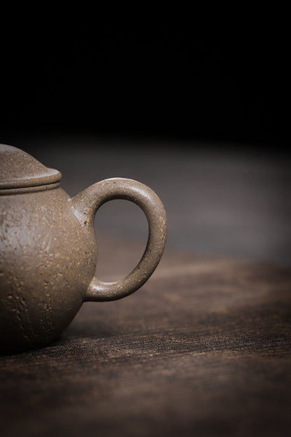 [Chingshui Tang 青水堂] Handmade Yixing Zisha Sandy Purple Clay Teapot – 130ml Handmade Original Ore Qing Jiangpo Clay Bala Shui Ping Teapot, Small Gongfu Purple Clay Teaware with Built-in Filter