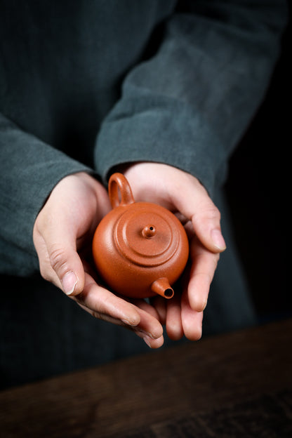 [Chingshui Tang 青水堂] Handmade Yixing Zisha Sandy Purple Clay Teapot – 120ml Original Ore Jin Jiangpo Clay, Handmade Thin Body with Built-in Filter, Da Bin Huai Yue Style Small Gongfu Teapot