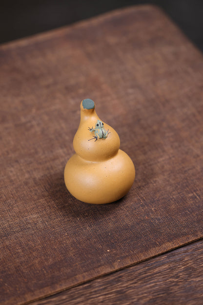 Gohobi Yixing Purple Clay Gourd Frog Tea Pet – Handmade Water-Spraying Ornament