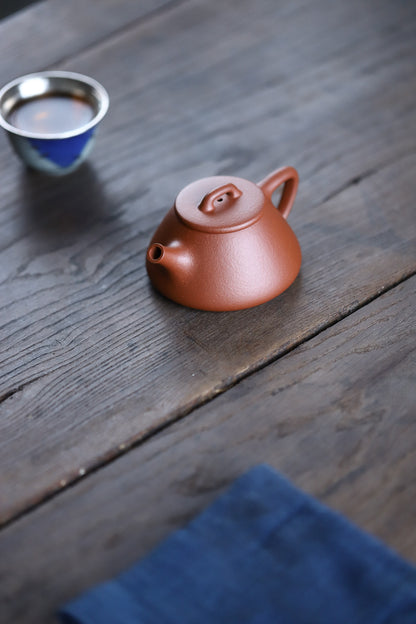 [Chingshui Tang 青水堂] Handmade Yixing Zisha Sandy Purple Clay Teapot – 120ml Handmade Original Ore Jiangpo Clay Shih Piao Style Thin-Walled Teapot, Ideal for Gongfu Tea and Gift Set, Suitable for Da Hong Pao