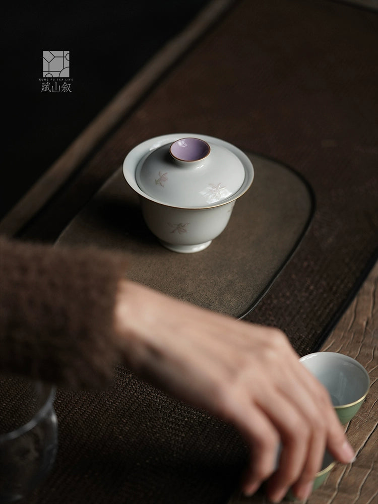 [賦山敘 x Gohobi] “Dusky Purple Orchid” Gaiwan – Handmade Jingdezhen Ceramic Tea Bowl with Heat-Resistant Design