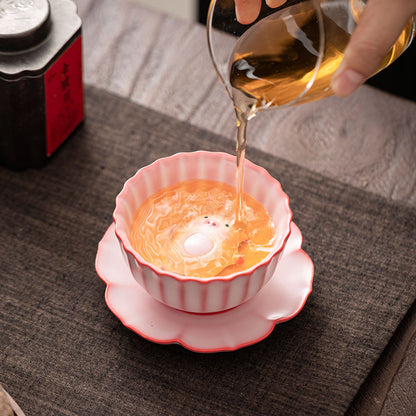 Gohobi Lying Pig Teacup (Tea coaster is sold separately)