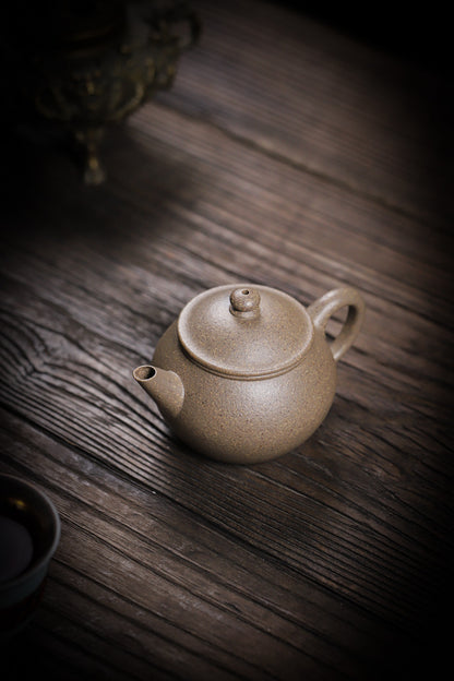 [Chingshui Tang 青水堂] Handmade Yixing Zisha Sandy Purple Clay Teapot – 130ml Handmade Original Ore Qing Jiangpo Clay Bala Shui Ping Teapot, Small Gongfu Purple Clay Teaware with Built-in Filter