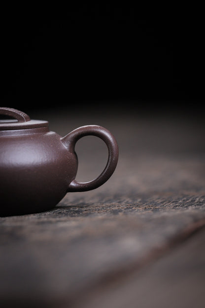 [Chingshui Tang 青水堂] Handmade Yixing Purple Zisha Clay Teapot – 120ml Original Ore Tianqing Clay Ruihu (Auspicious Tiger) Style Gongfu Teapot with Built-in Filter