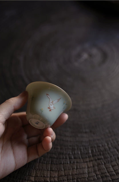 [賦山敘 x Gohobi] Ensemble de tasses à thé Celadon « Oie joueuse » – 3 tasses à thé Gongfu en céramique peintes à la main pour un usage domestique