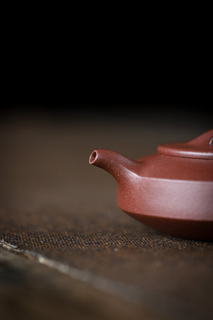 [Chingshui Tang 青水堂] Handmade Yixing Zisha Sandy Purple Clay Teapot – 90ml Handmade Original Ore Jiangpo Clay Bowl-Shaped Thin Body Teapot with Built-in Filter, Small Gongfu Teaware