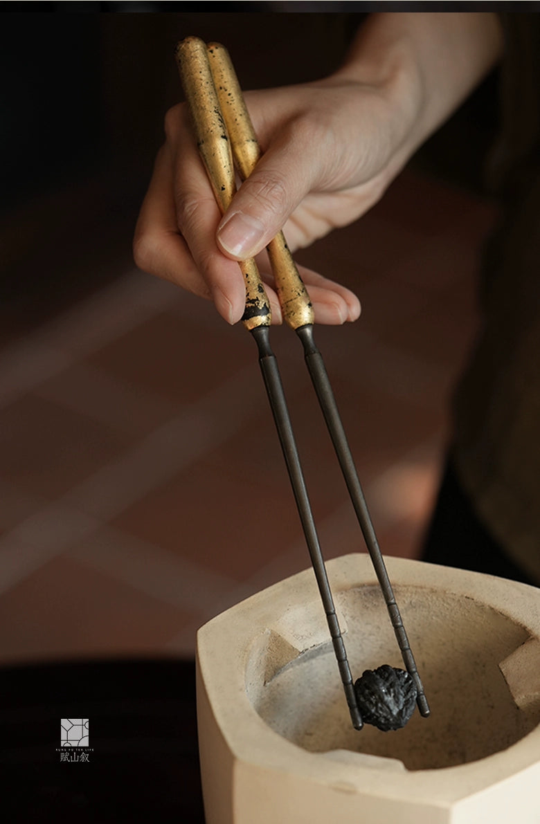 [賦山敘 x Gohobi] Handcrafted Extended Brass Charcoal Tongs – Heat-Resistant with Gilded Design, Tea Stove Accessory
