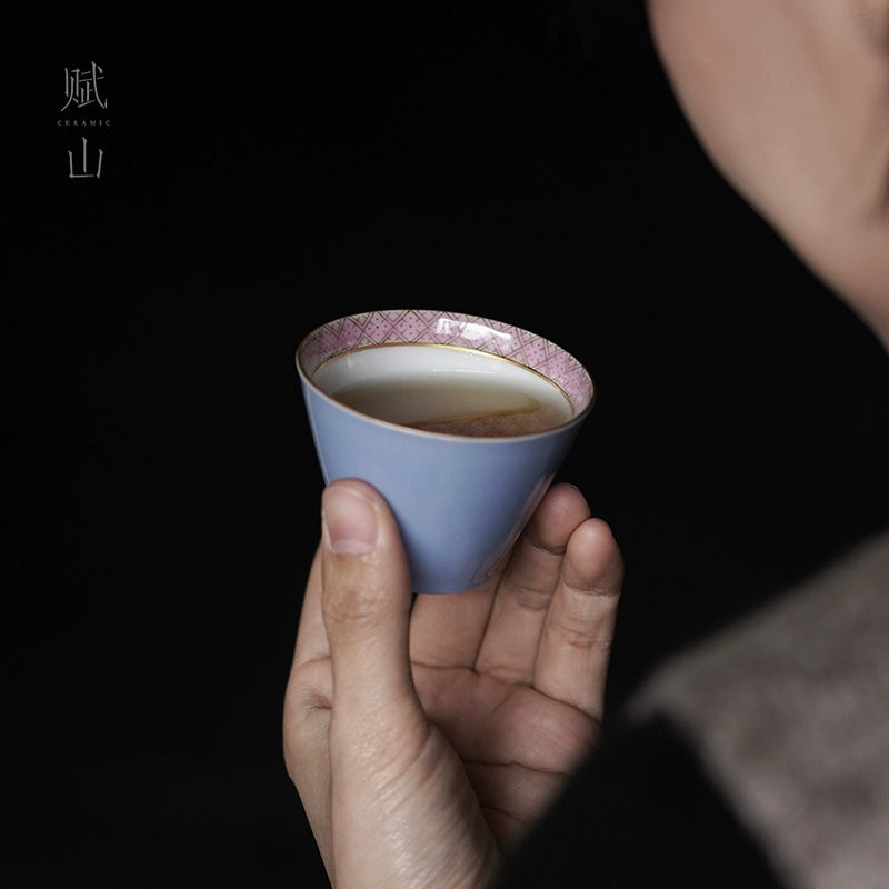 [賦山敘 x Gohobi] “Cloud Mountain & Peach” Gaiwan – Hand-Painted Pastel Ceramic Tea Bowl with Double-Wall Heat-Resistant Design