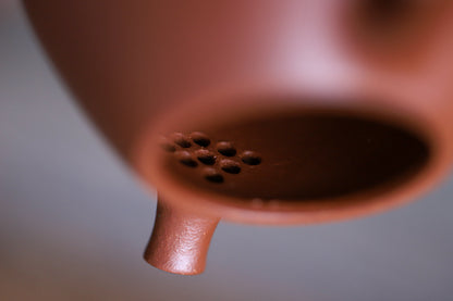 [Chingshui Tang 青水堂] Handmade Yixing Zisha Sandy Purple Clay Teapot – 120ml Handmade Original Ore Jiangpo Clay Shih Piao Style Thin-Walled Teapot, Ideal for Gongfu Tea and Gift Set, Suitable for Da Hong Pao