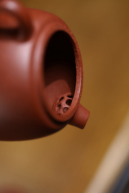 [Chingshui Tang 青水堂] Handmade Yixing Zisha Sandy Purple Clay Teapot – 100ml Handmade Jiangpo Clay Xiao Julun (Small Giant Wheel) Style Teapot, Thin-Walled Small Gongfu Teapot with Built-in Filter