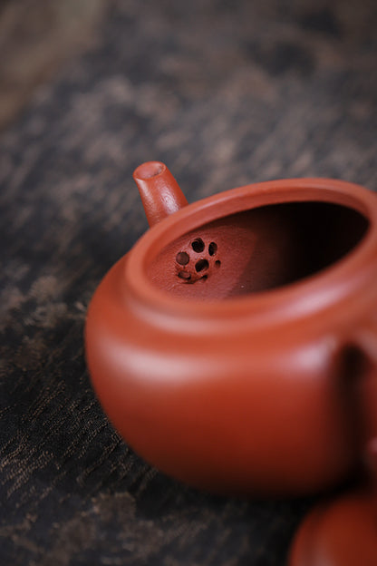[Chingshui Tang 青水堂] Yixing Red Zisha Clay Teapot – 140ml Handmade Thin-Walled Lotus Seed Style Teapot, Original Ore Zhuni Clay, Small Gongfu Teapot with Built-in Filter