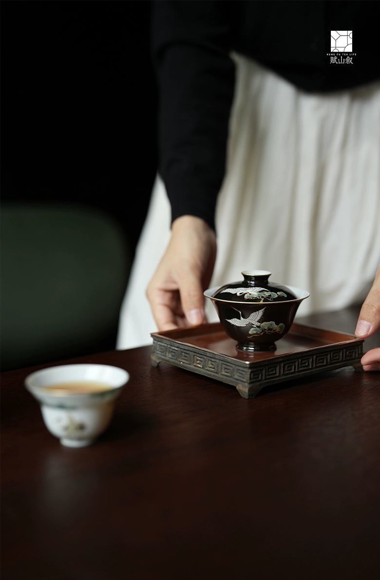 [賦山敘 x Gohobi] "Dai Mo Pine & Crane" Hand-Painted Pastel Gaiwan – Heat-Resistant Ceramic Gongfu Tea Bowl