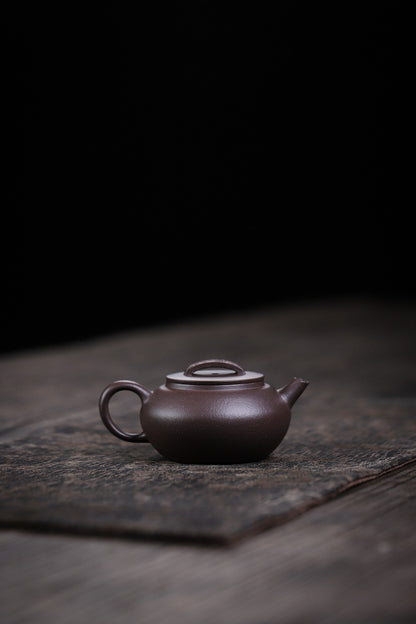 [Chingshui Tang 青水堂] Handmade Yixing Purple Zisha Clay Teapot – 120ml Original Ore Tianqing Clay Ruihu (Auspicious Tiger) Style Gongfu Teapot with Built-in Filter