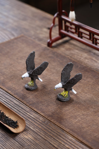 Gohobi Yixing Purple Clay Eagle Tea Pet – Hand-Painted Bird Ornament