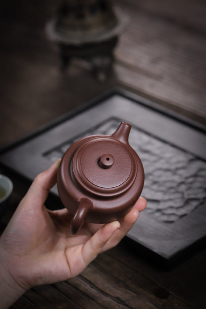 [Chingshui Tang 青水堂] Handmade Yixing Purple Zisha Clay Dezhong Teapot 150ml – Original Ore Teapot with Built-In Filter for Gongfu Tea and Home Brewing