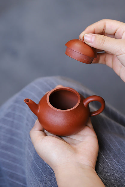 [Chingshui Tang 青水堂] Handmade Yixing Red Zisha Clay Teapot – 130ml Handmade Original Ore Raw Zhuni Pear-Shaped Teapot, Gongfu Tea Brewing Small Yixing Teaware