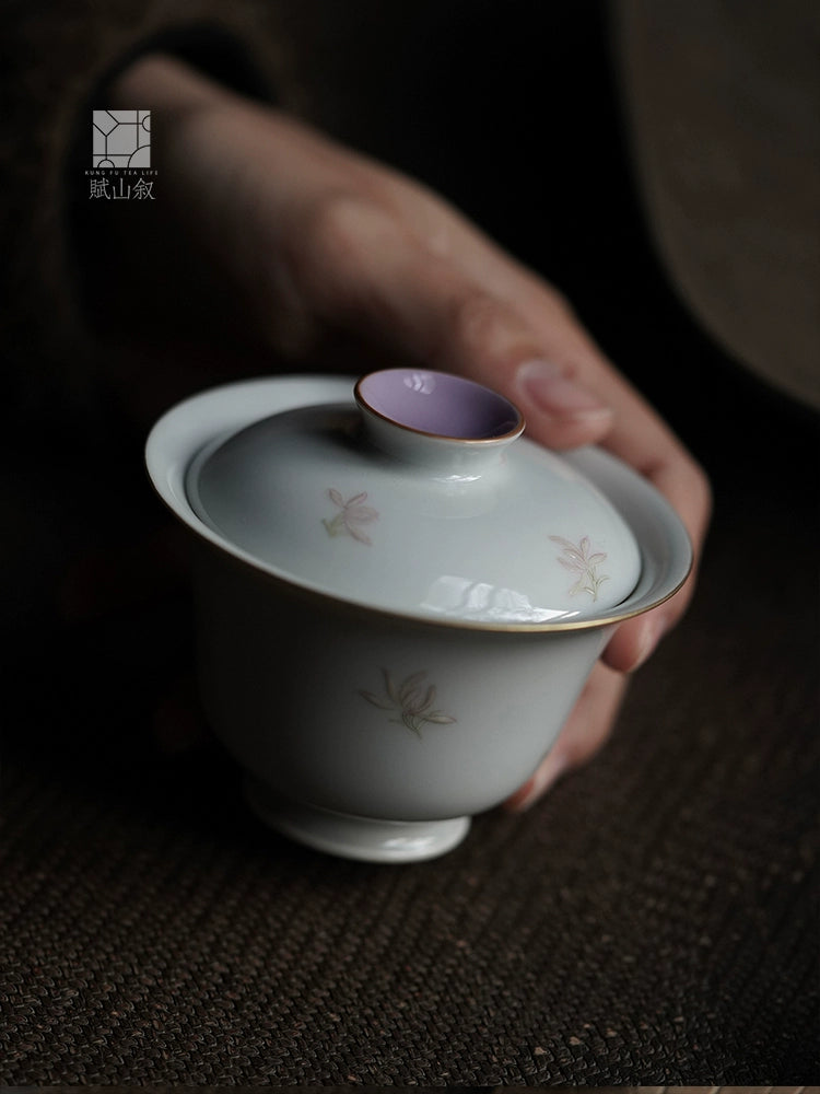 [賦山敘 x Gohobi] “Dusky Purple Orchid” Gaiwan – Handmade Jingdezhen Ceramic Tea Bowl with Heat-Resistant Design